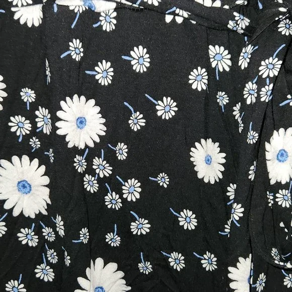 NWT Forever21 Black with Floral print wrap dress - Picture 3 of 7